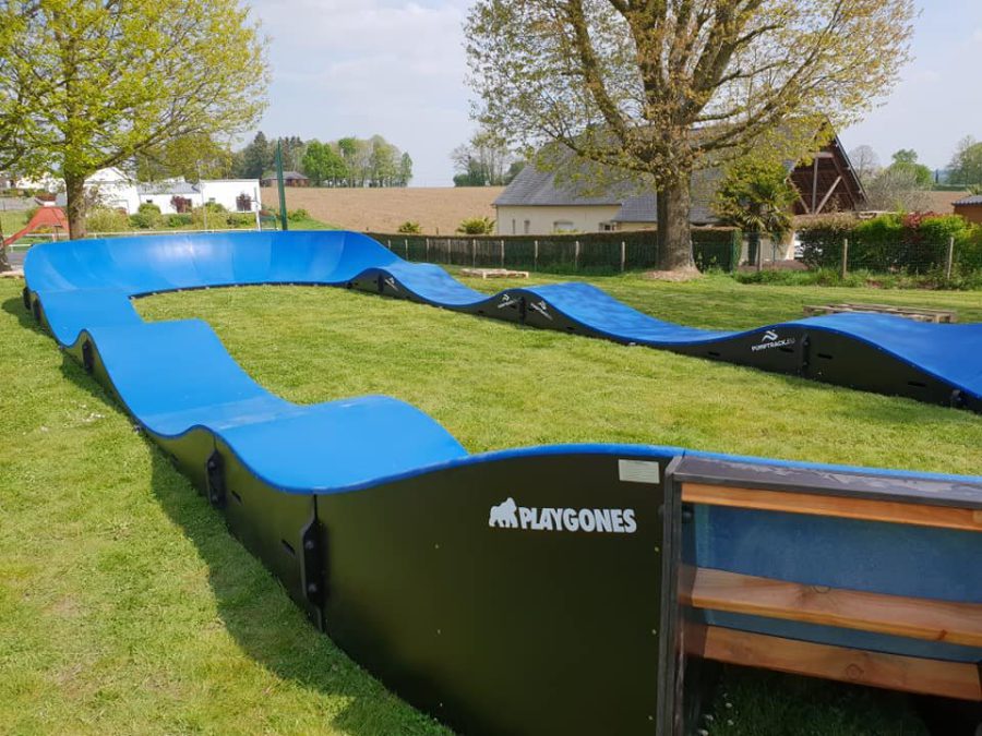 Pumptrack modulaire Monza à Plumaugat (Côtes-d'Armor), piste terminée