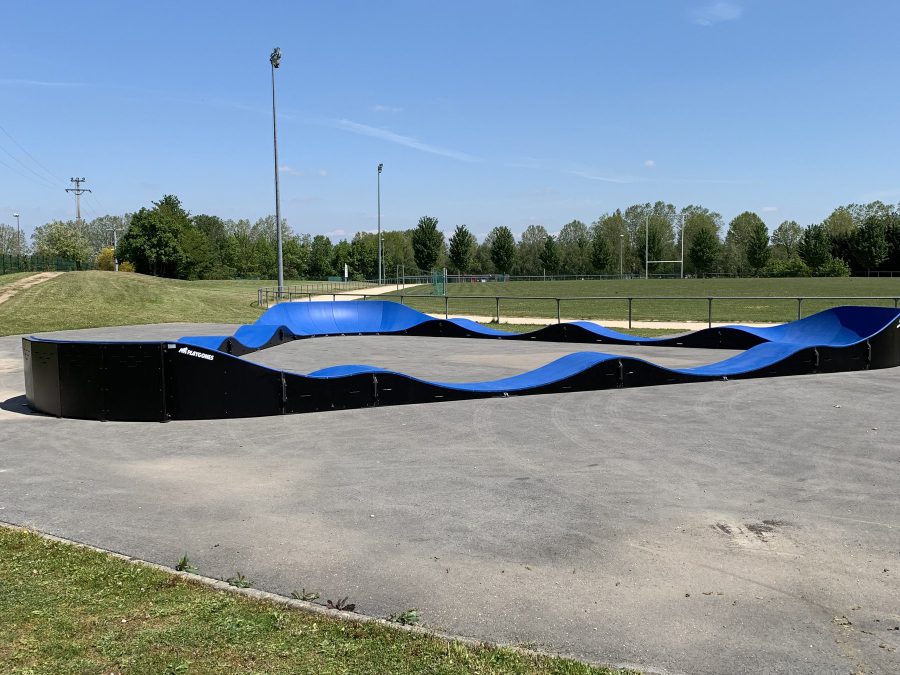 Pumptrack modulaire Triangle à Châtillon-sur-Chalaronne (Ain), vue d'ensemble