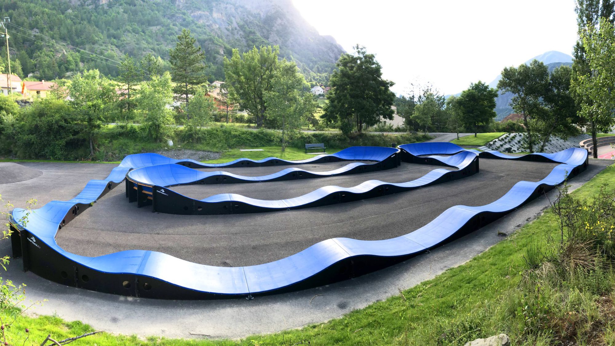 Pumptrack modulaire à Rousset (Hautes-Alpes), vue d'ensemble (troisième vue)