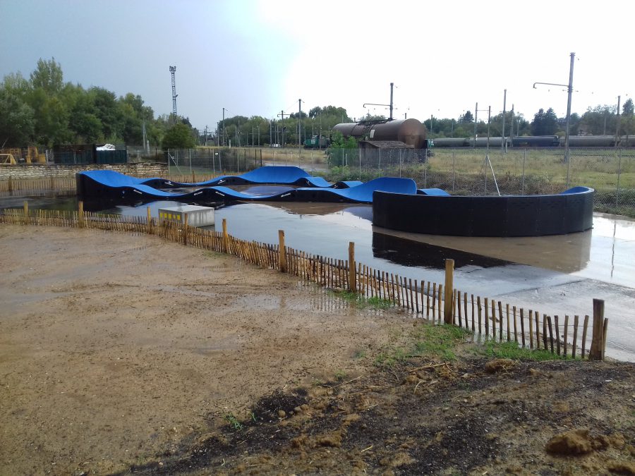 Pumptrack modulaire Brookland à Saint-Rémy, Grand Chalon (Saône-et-Loire), vue d'ensemble (troisième vue)