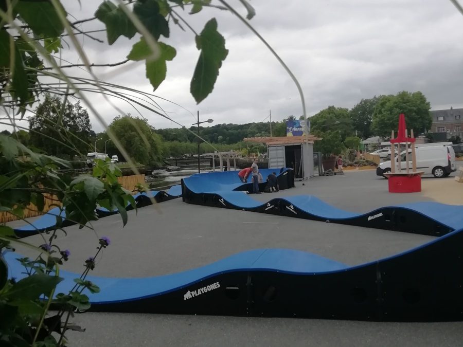 Pumptrack modulaire Brookland à Lannion (Côtes-d'Armor), bosses et virages relevés