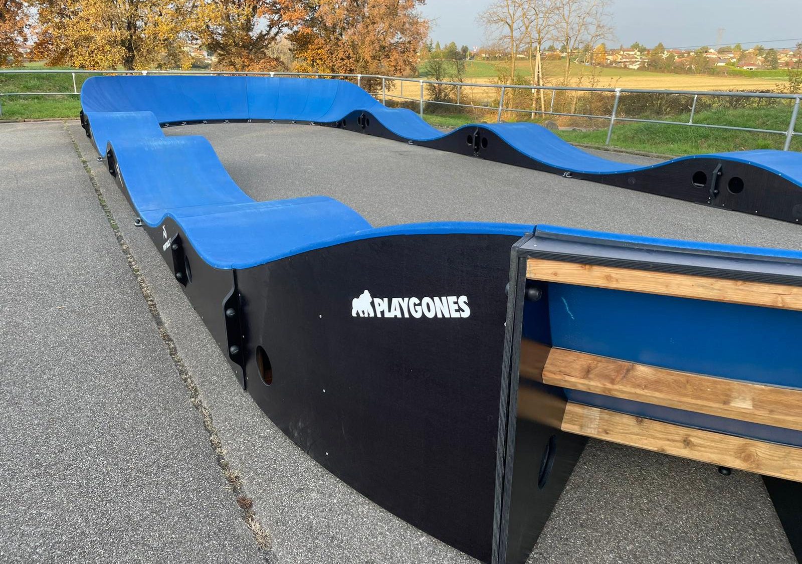 Pumptrack modulaire Monza à Villette-d'Anthon (Isère), vue d'ensemble