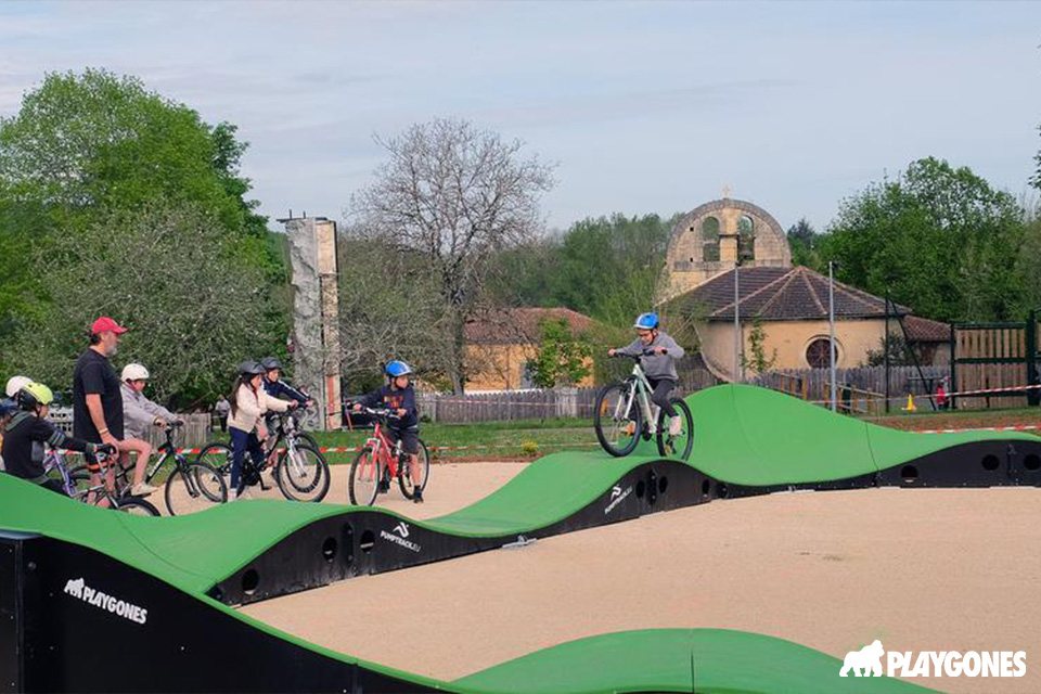 Pumptrack modulaire Casino Square à Bayac (Dordogne), vue d'ensemble (troisième vue)