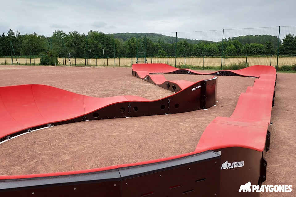 pumptrack rouge de Breuillet en Essonne