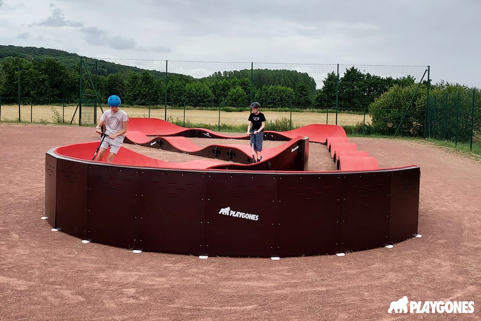 pumptrack rouge de Breuillet en Essonne