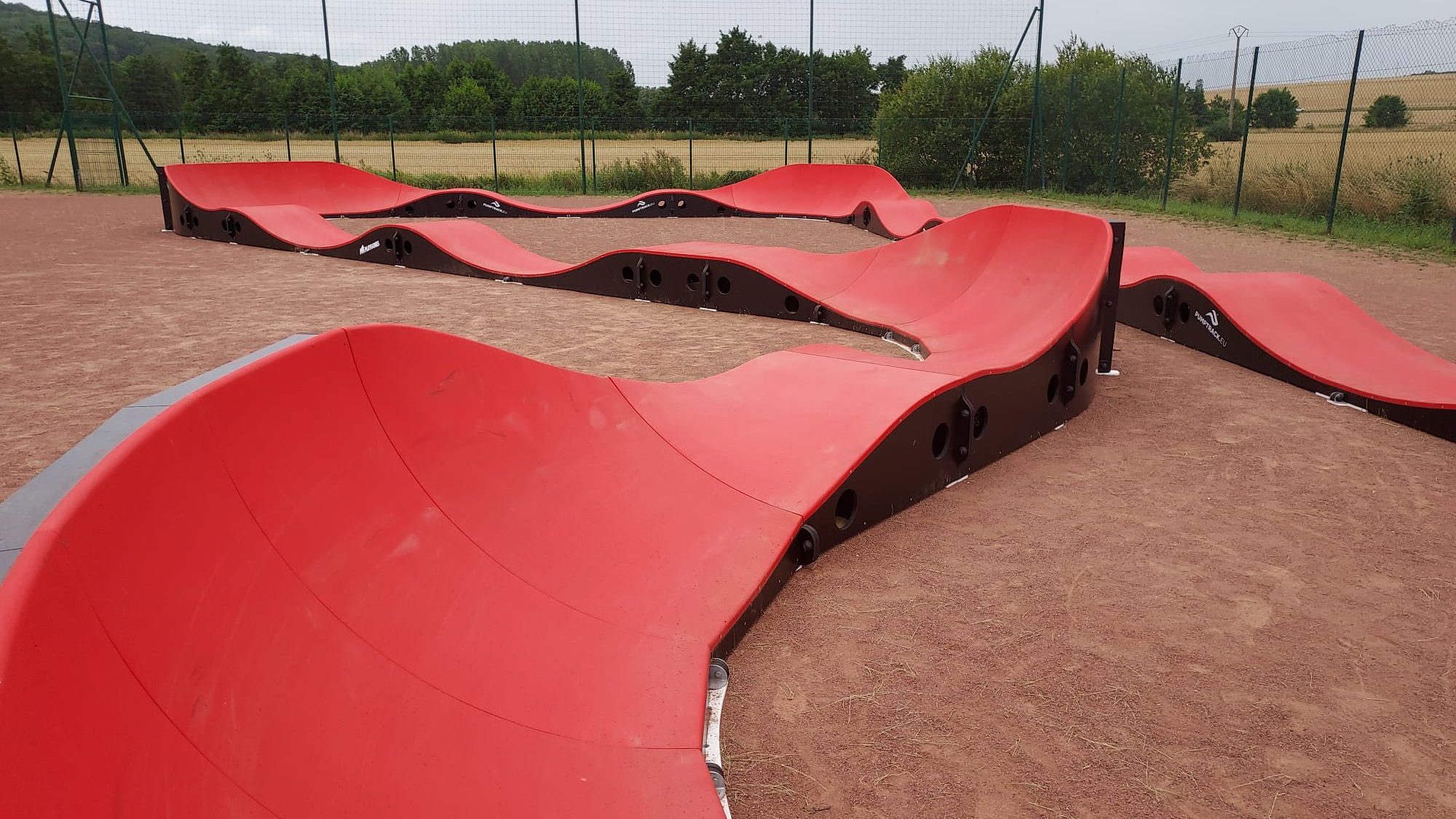 Pumptrack modulaire Brookland à Breuillet (Essonne), vue d'ensemble
