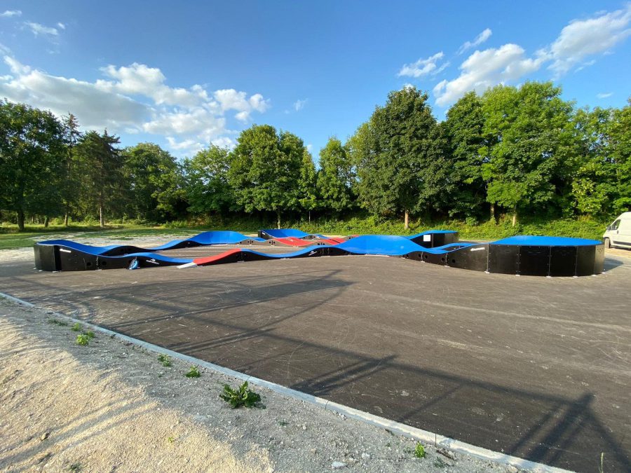 Pumptrack modulaire sur mesure à La Veuve (Marne), piste terminée (quatrième vue)