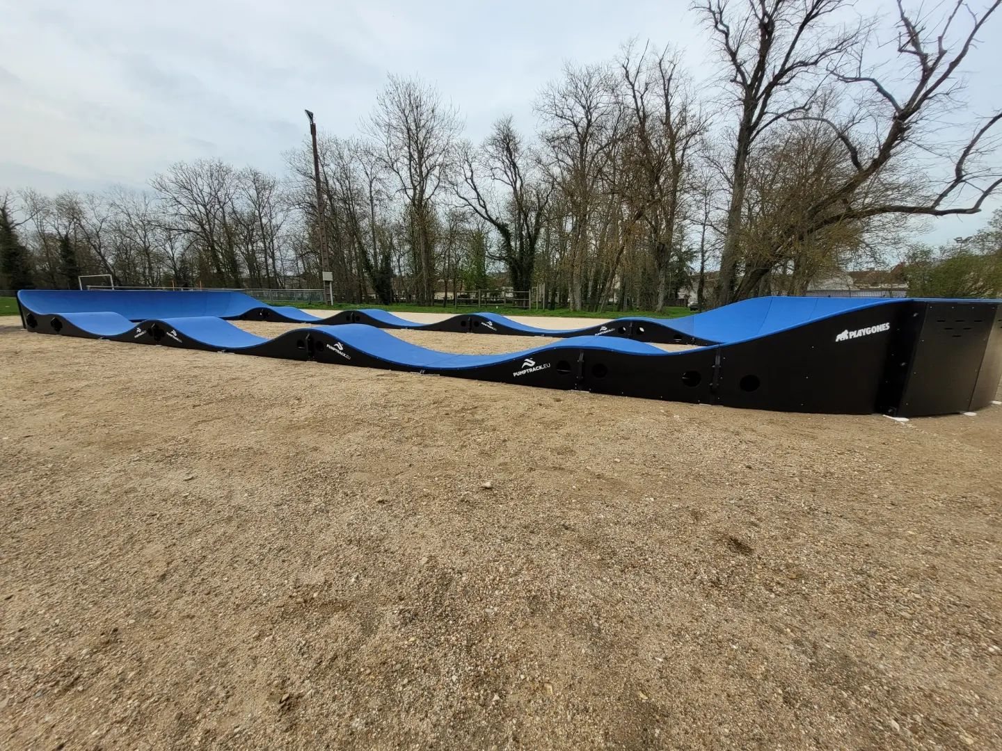 Pumptrack modulaire Speedway à Puiseaux (Loiret), vue d'ensemble
