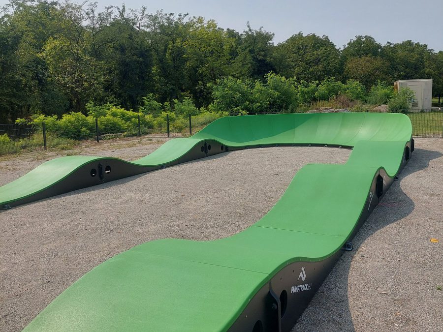 Pumptrack modulaire Monza à Têche (Isère), vue latérale de la piste