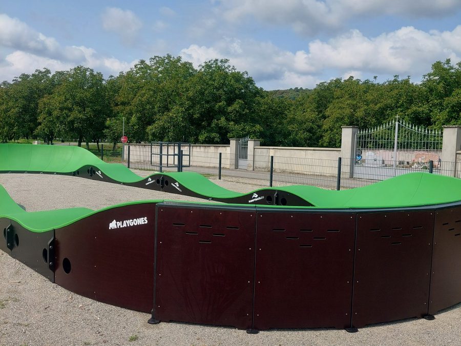 Pumptrack modulaire Monza à Têche (Isère), piste terminée (troisième vue)