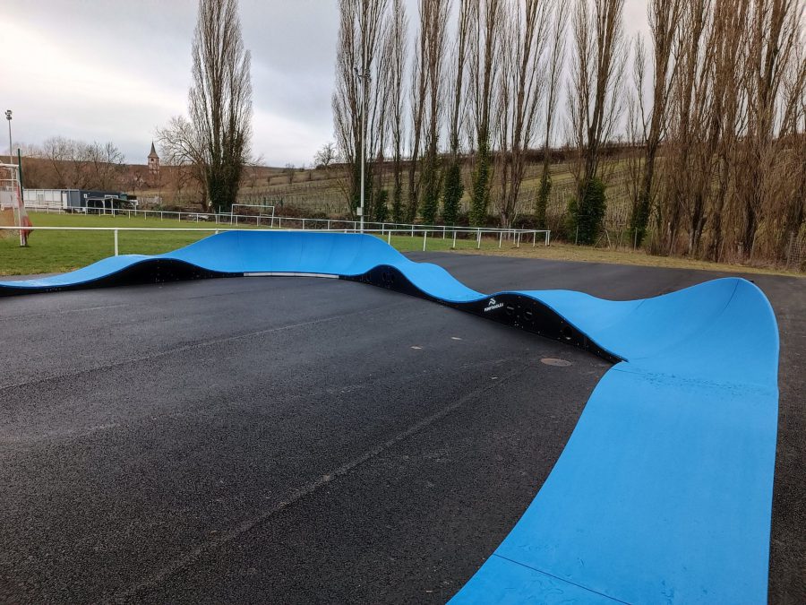 Pumptrack modulaire Casino Square à Balbronn (Bas-Rhin), bosses et virages relevés