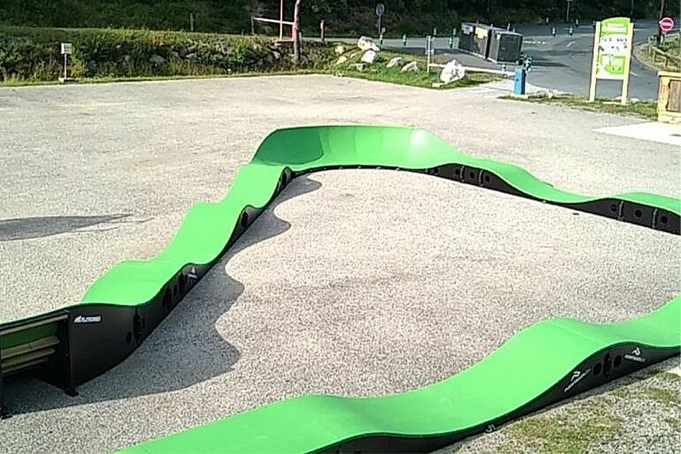 Chalmazel une pumptrack dans une station de ski