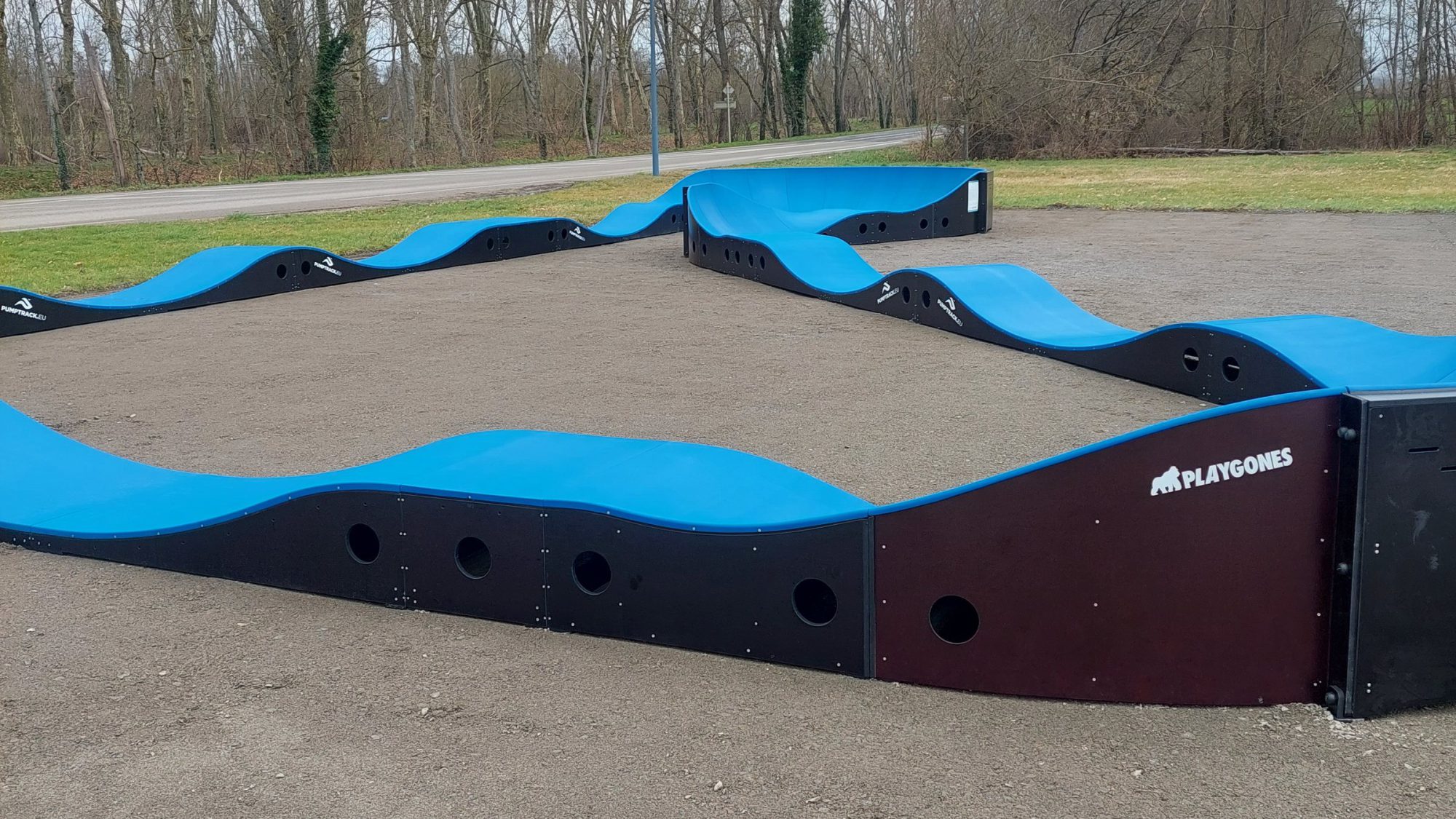 Pumptrack modulaire Brookland à Pont-de-Vaux (Ain), vue d'ensemble