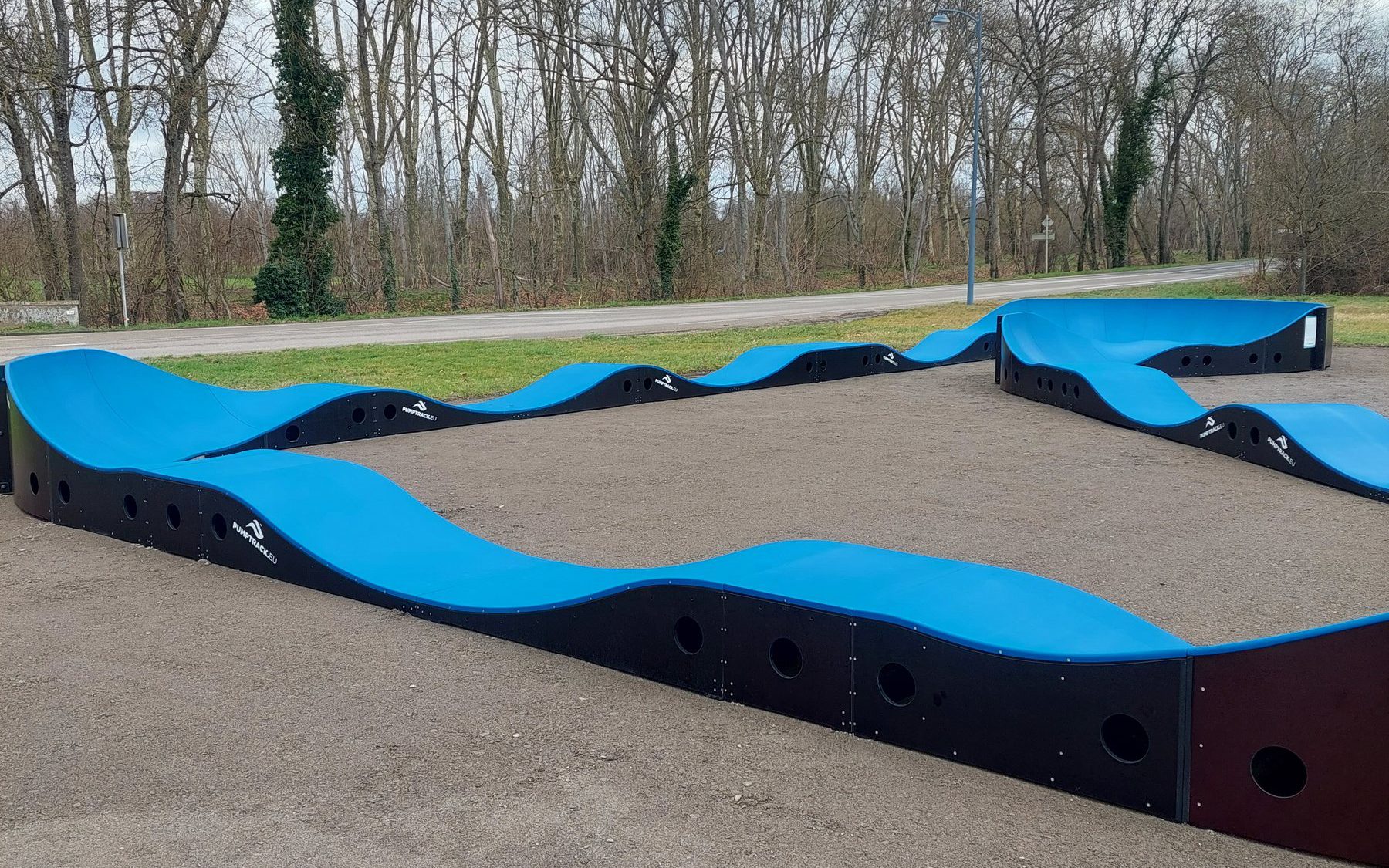 Pumptrack modulaire Brookland à Pont-de-Vaux (Ain), piste terminée