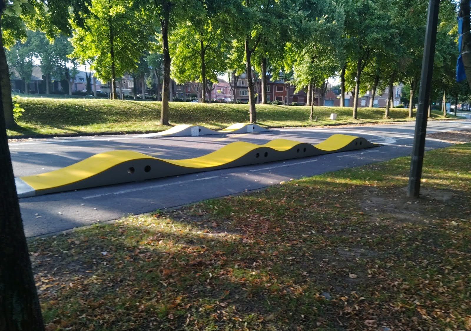 Pumptrack modulaire à Amiens (Somme), vue latérale de la piste