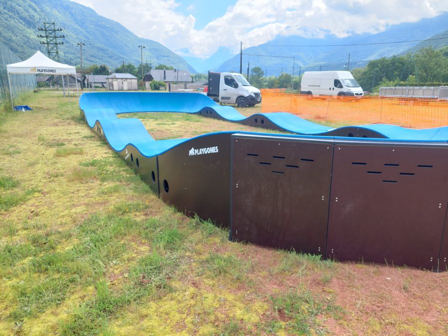 Pumptrack modulaire Monza à Argentine (Savoie), vue latérale de la piste