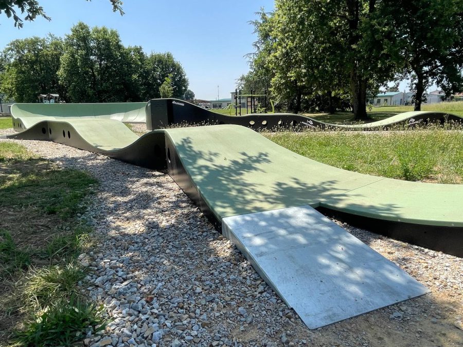 Pumptrack modulaire à Bessières (Haute-Garonne), bosses et virages relevés