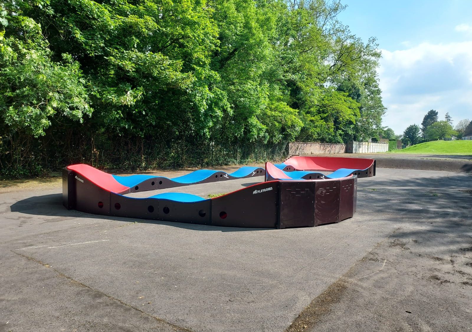 Pumptrack modulaire Brookland à Bully-les-Mines (Pas-de-Calais), vue d'ensemble (troisième vue)