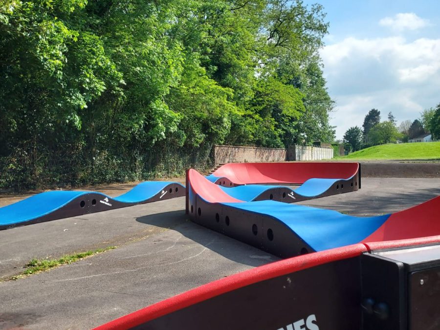 Pumptrack modulaire Brookland à Bully-les-Mines (Pas-de-Calais), bosses et virages relevés