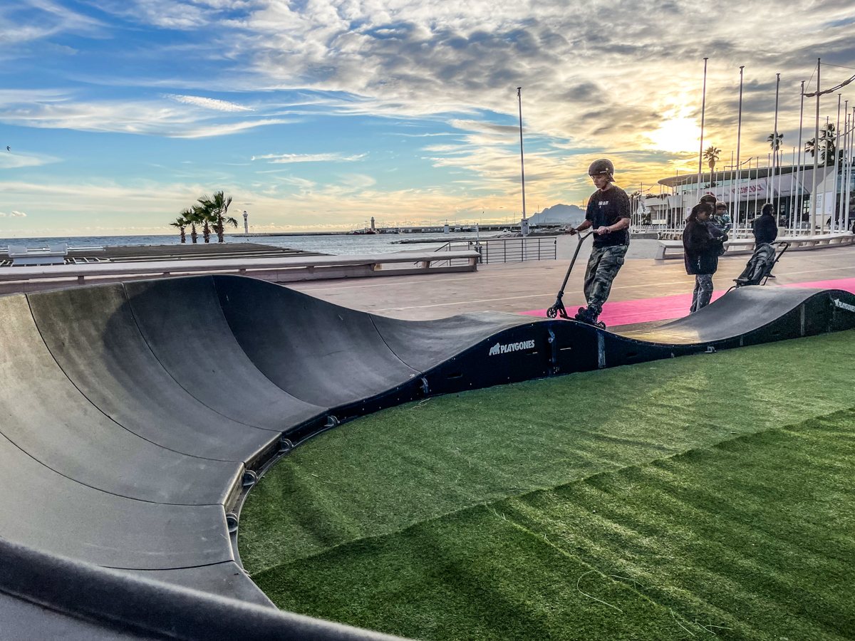 Pumptrack modulaire à Cannes (Alpes-Maritimes), usagers en action