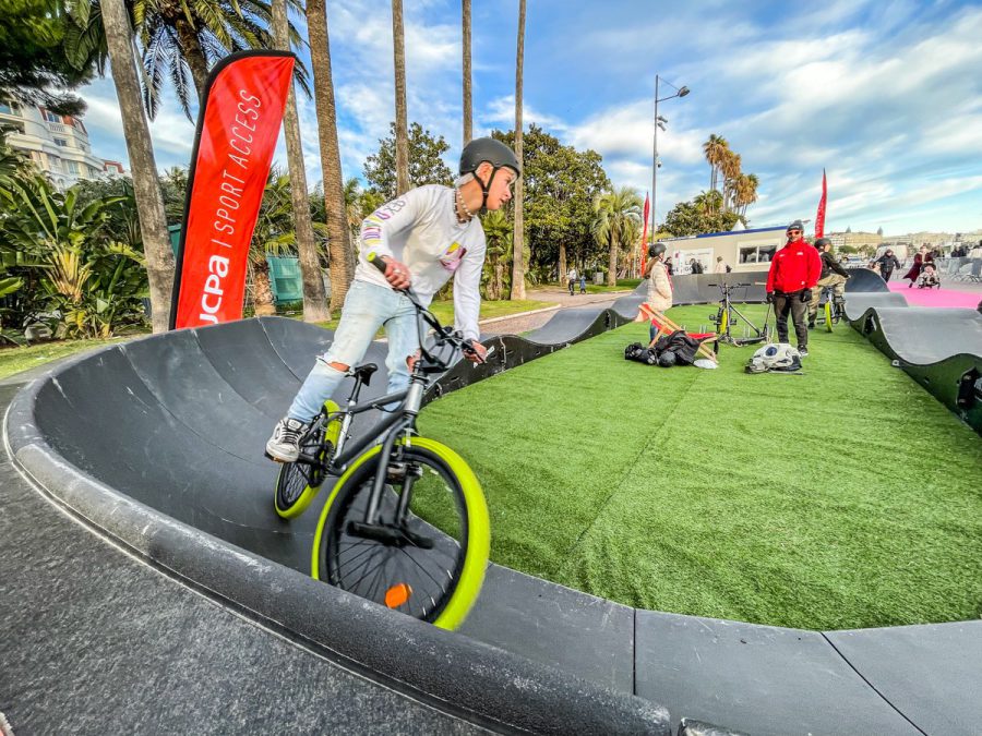 Pumptrack modulaire à Cannes (Alpes-Maritimes), usagers en action (quatrième vue)