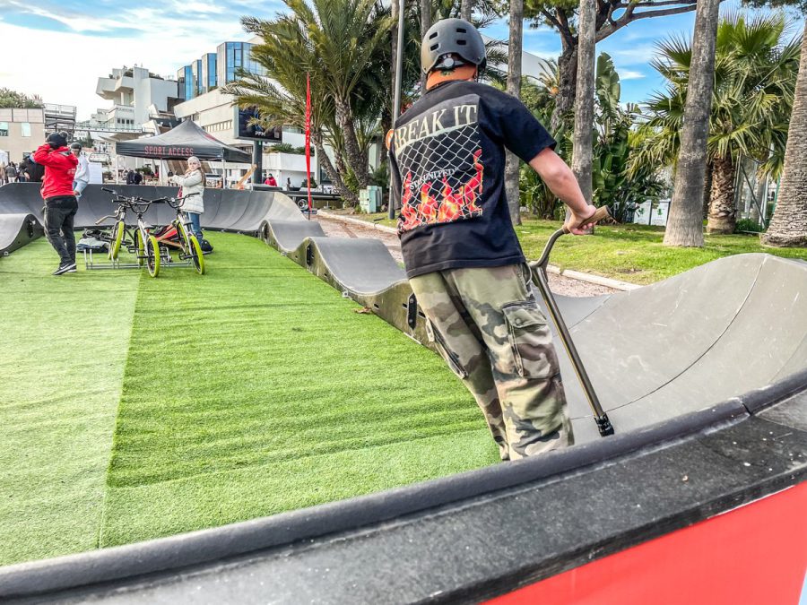 Pumptrack modulaire à Cannes (Alpes-Maritimes), usagers en action (cinquième vue)