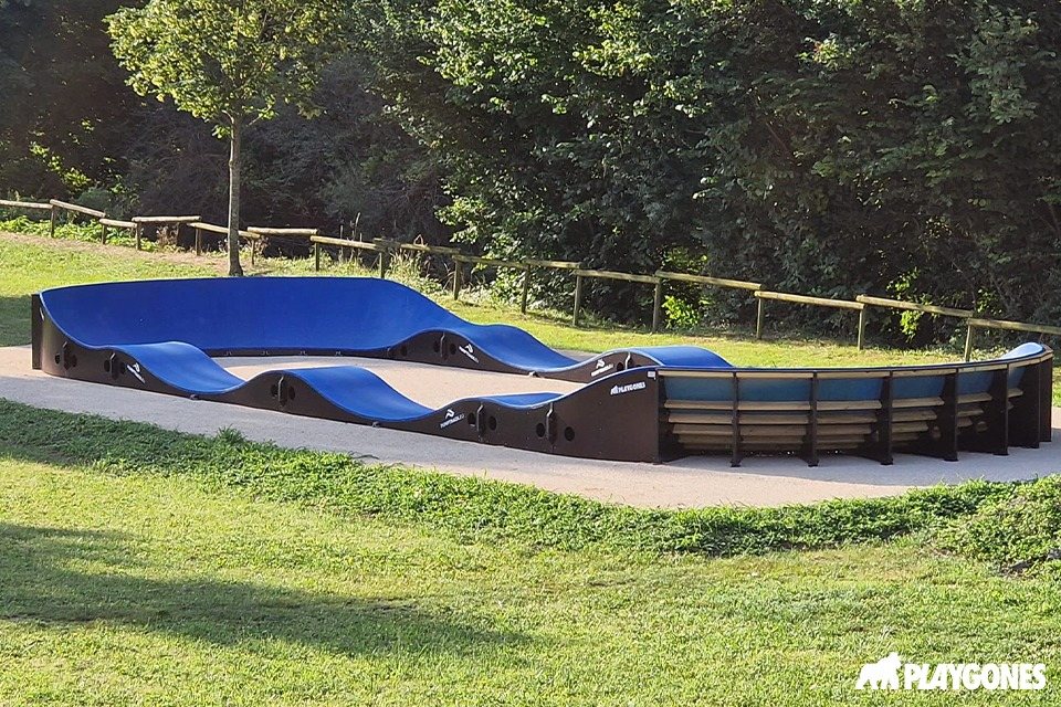 Pumptrack modulaire Monza à Cessieu (Isère), vue d'ensemble