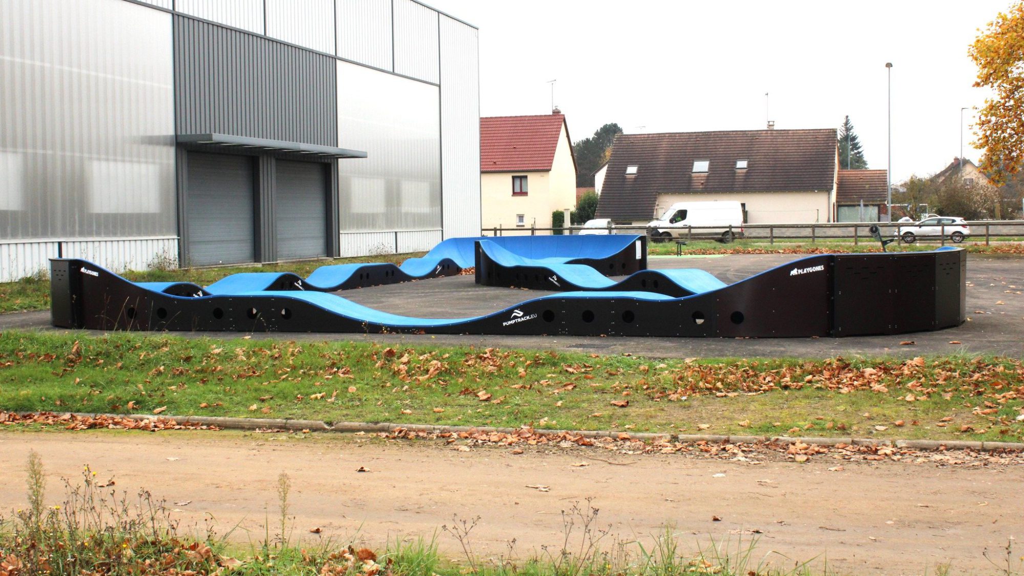 Pumptrack modulaire Brookland à Charny Orée de Puisaye (Yonne), vue d'ensemble (troisième vue)