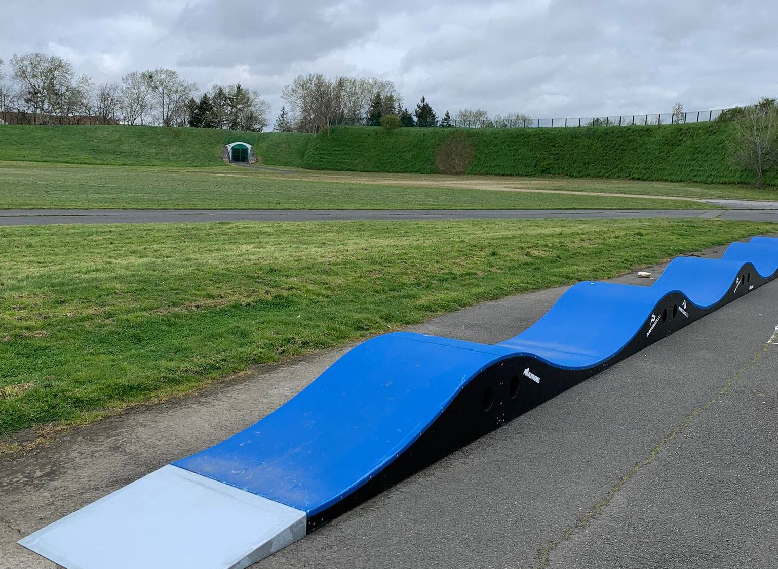 Pumptrack modulaire à Dugny (Seine-Saint-Denis), piste terminée