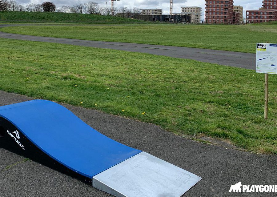 Pumptrack modulaire à Dugny (Seine-Saint-Denis), vue latérale de la piste