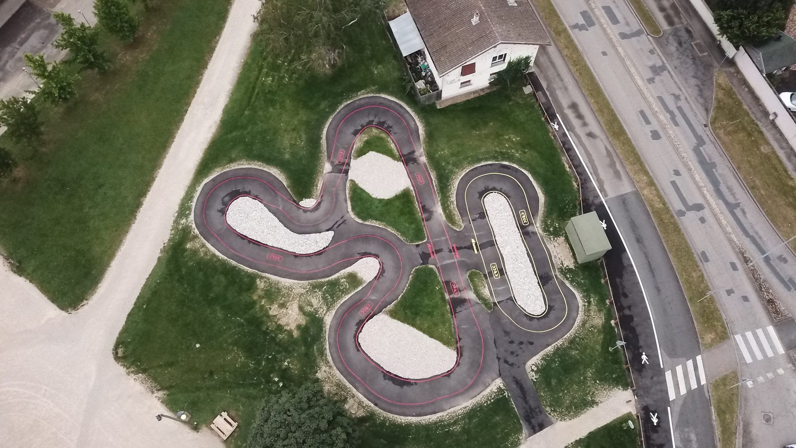 Pumptrack en enrobé vue du ciel