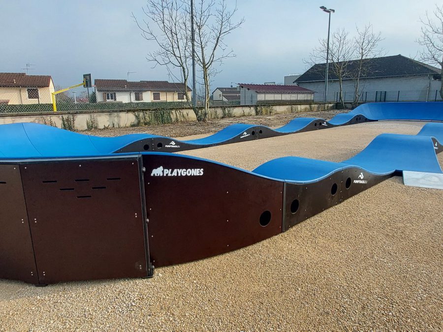 Pumptrack modulaire Speedway à Foissiat (Ain), piste terminée