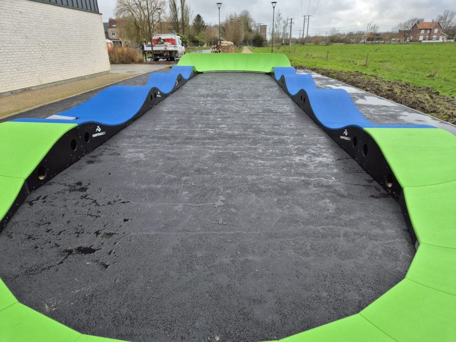 Pumptrack modulaire Speedway à Fromelles (Nord), piste terminée