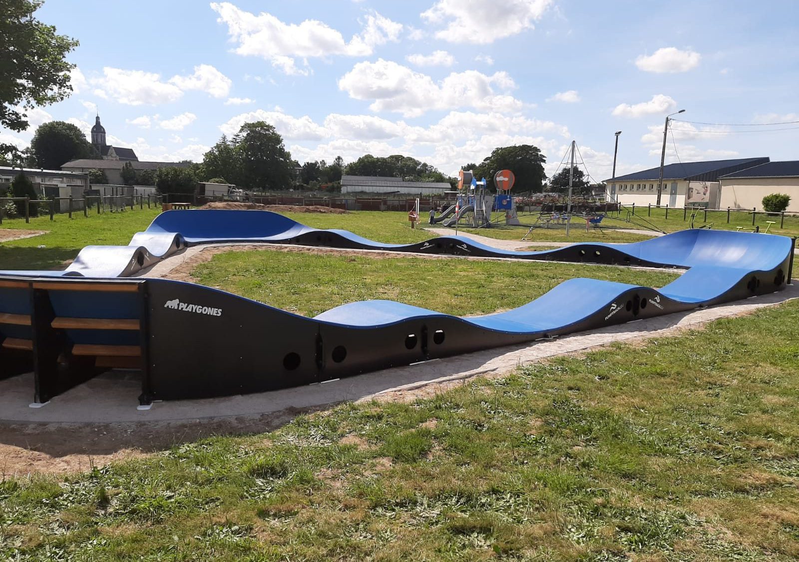 Pumptrack modulaire Triangle à Harbonnières (Somme), vue d'ensemble (troisième vue)