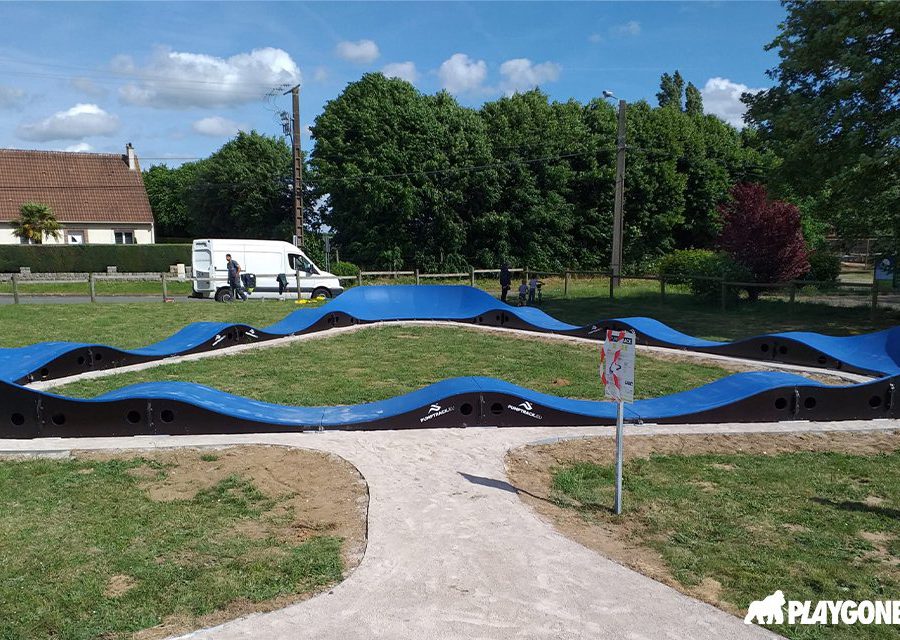 Pumptrack modulaire Triangle à Harbonnières (Somme), vue latérale de la piste