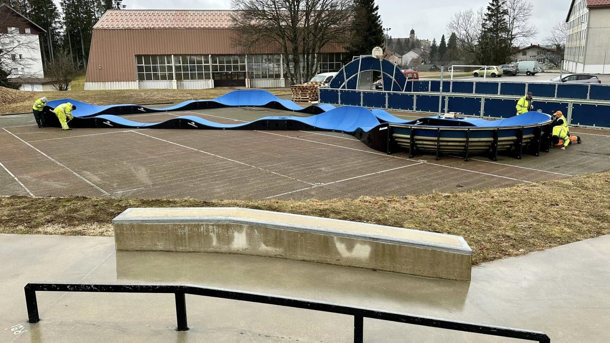 Pumptrack modulaire Brookland à Les Rousses (Jura), vue d'ensemble (troisième vue)
