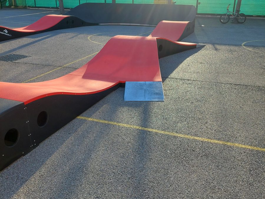 Pumptrack modulaire Monza à Nice (Alpes-Maritimes), bosses et virages relevés (troisième vue)