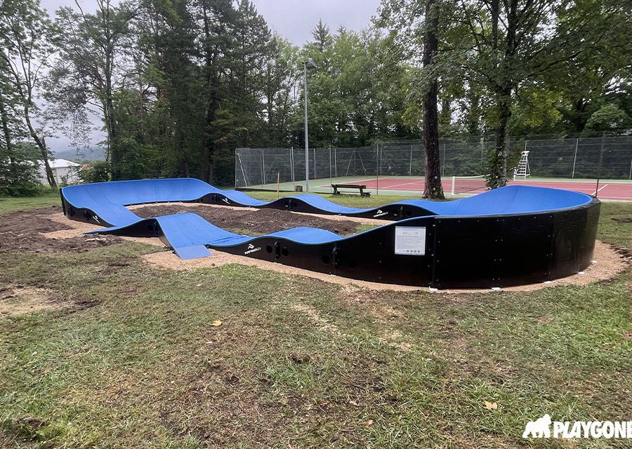 Pumptrack modulaire Monza à Nurieux-Volognat (Ain), piste terminée