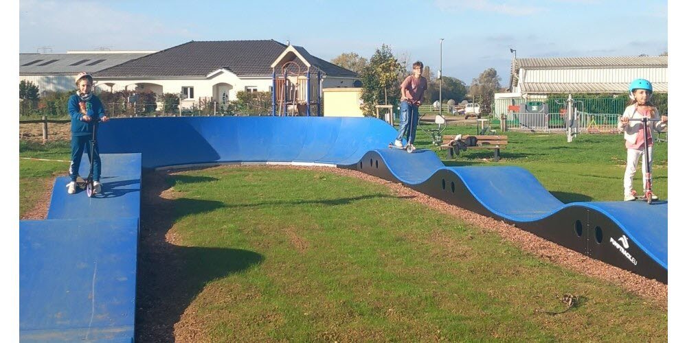 Pumptrack modulaire à Pagny-lès-Goin (Moselle), usagers en action
