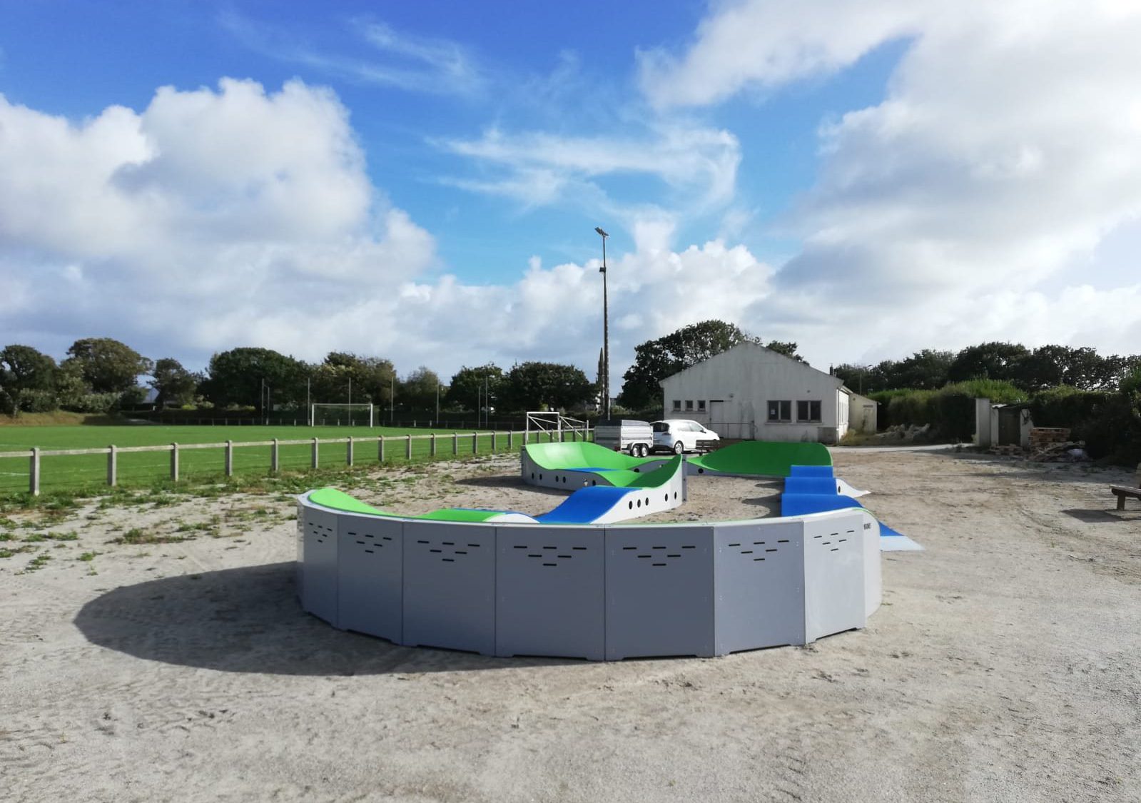 Pumptrack modulaire Brookland à Ploumoguer (Finistère), vue d'ensemble