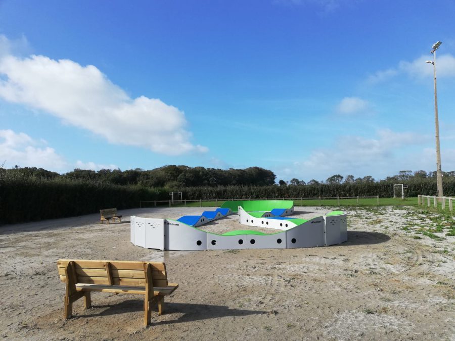 Pumptrack modulaire Brookland à Ploumoguer (Finistère), vue d'ensemble (troisième vue)