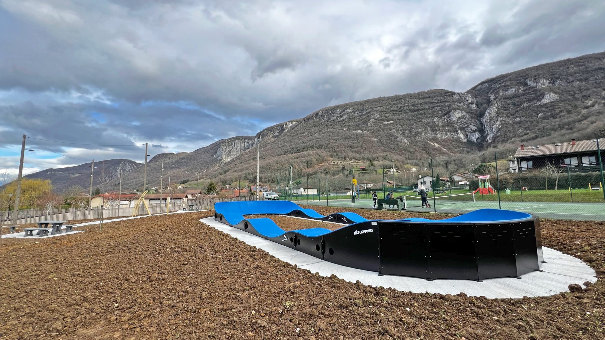 Pumptrack modulaire Speedway à Saint-Pierre-de-Chérennes (Isère), vue d'ensemble