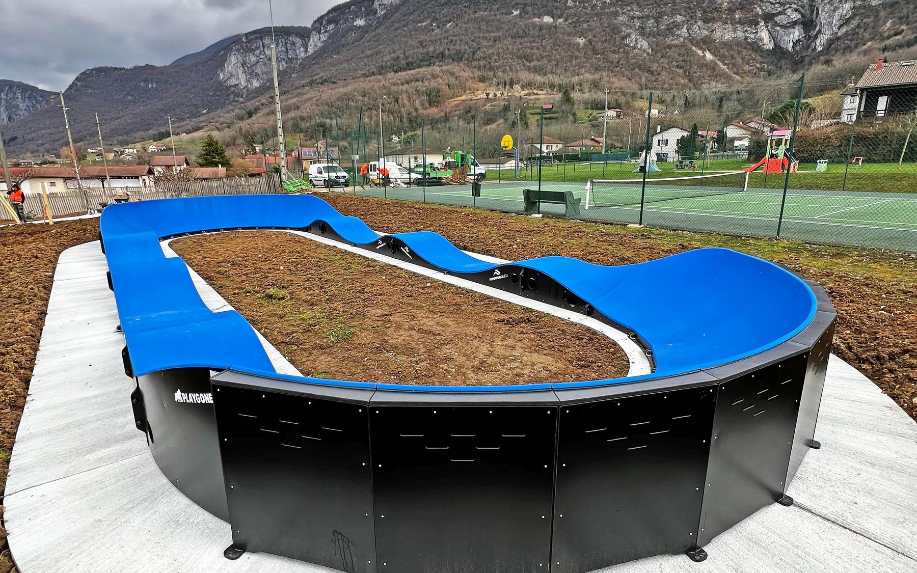 Pumptrack modulaire Speedway à Saint-Pierre-de-Chérennes (Isère), vue d'ensemble (troisième vue)