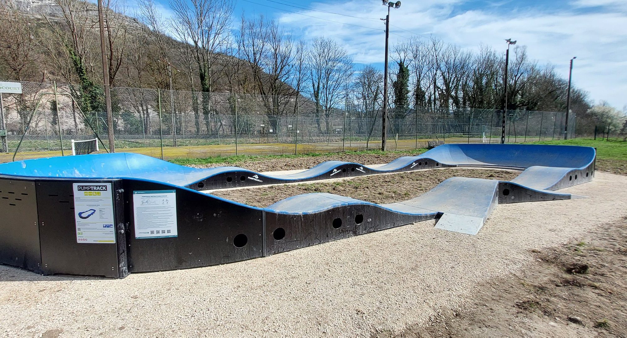 Pumptrack modulaire Monza à Virieu-le-Grand (Ain), vue d'ensemble